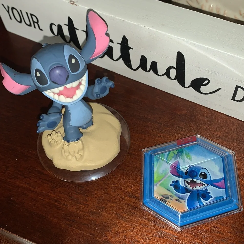 DIsney Infinity 2.0 Merida & Stitch w power discs Video Game Pieces EUC
